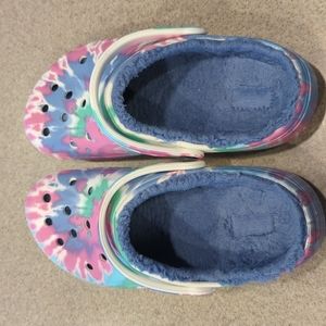 Crocs tie dye size 10